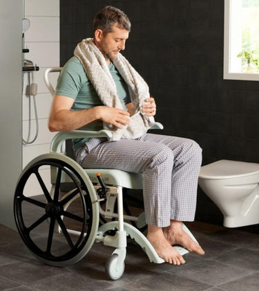 002CBC24 - 002CBC24-CADEIRA-BANHO-SANITARIA-CLEAN-RODA-GRANDE_4.JPG